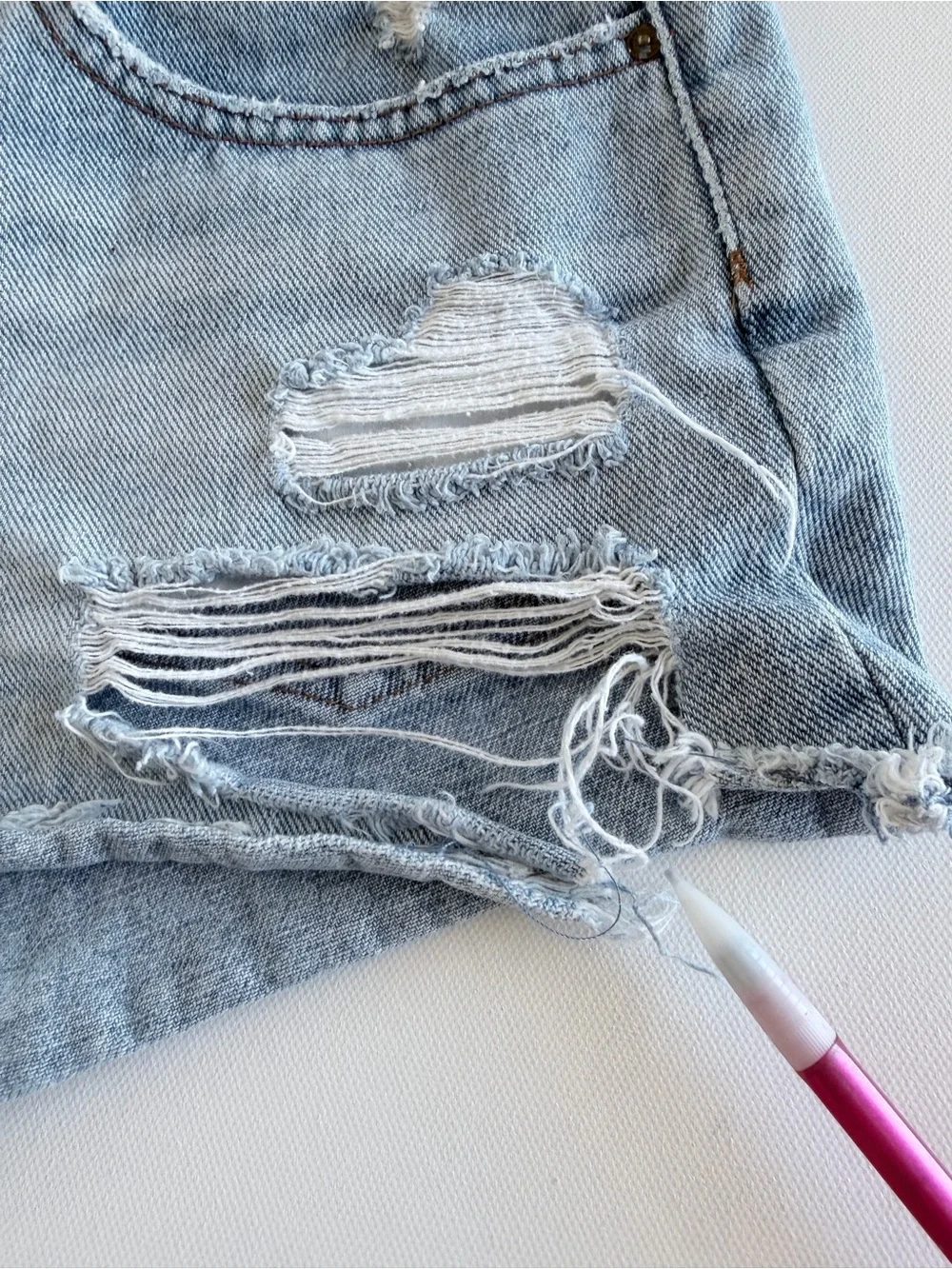 Billabong Distressed Denim Cutoff Shorts 26 Light Wash Cheeky 100% Cotton
